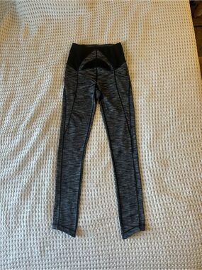 Lululemon Heather Grey & Black Leggings size 4 full length